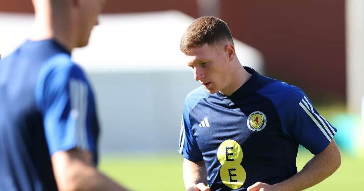 没有动作, 他作为年轻