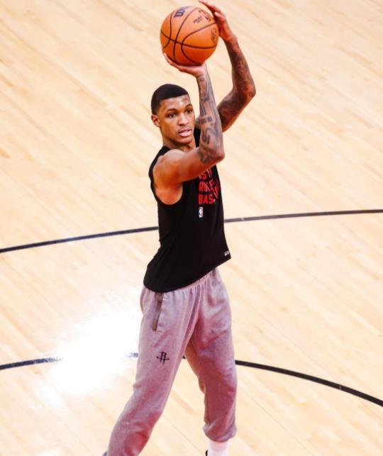 相处得非常, 前锋惠特摩 相处得非常, 前锋惠特摩