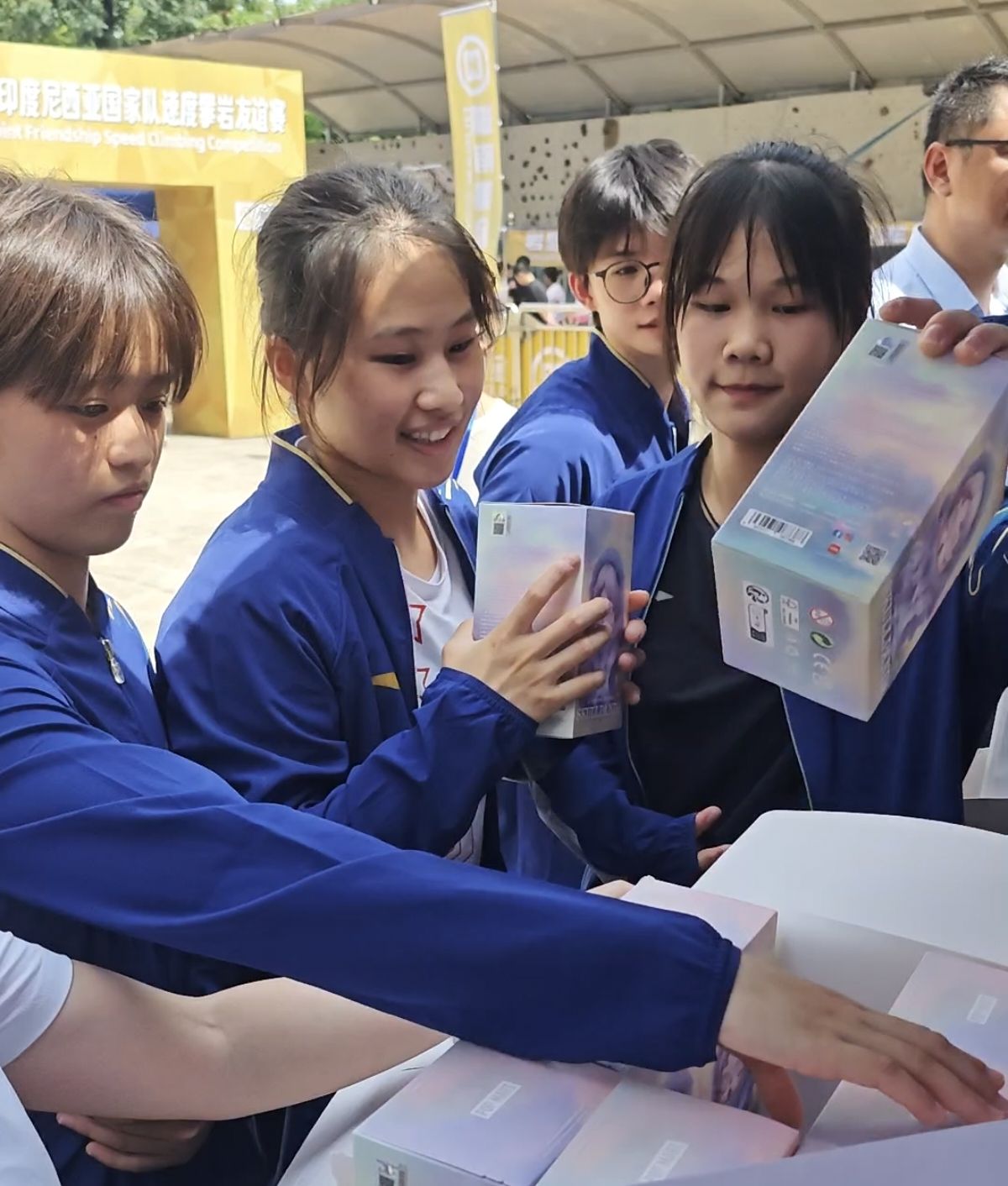 人来湘, 邓丽娟出战 人来湘, 邓丽娟出战